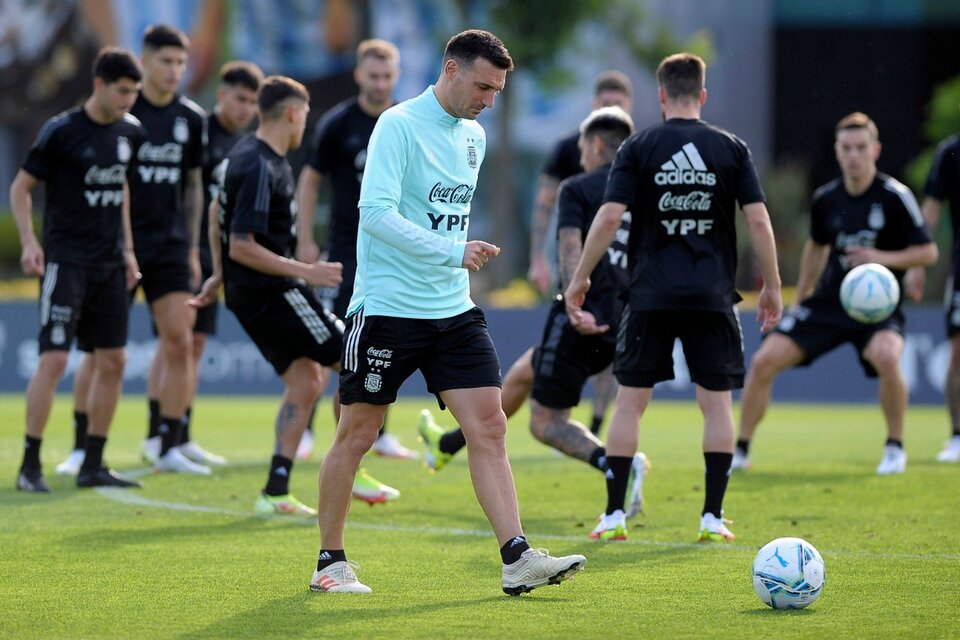 Scaloni define la lista preliminar de 35 jugadores para el Mundial