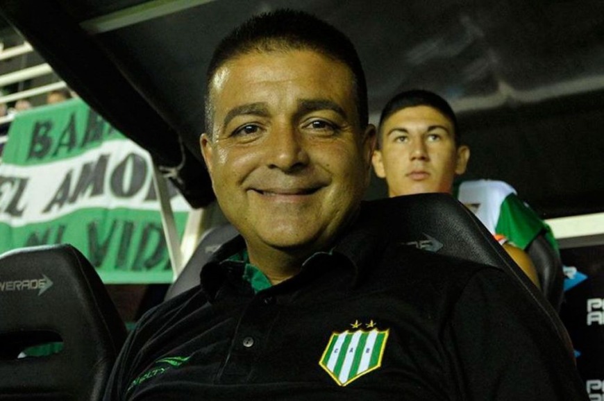 Claudio Vivas dejó de ser el técnico de Banfield