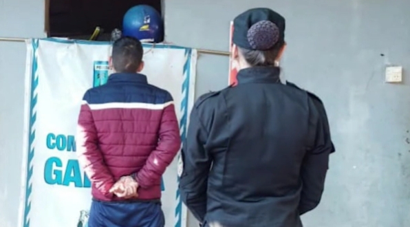 Garupá: terminó preso tras intentar robar una moto y esconderse en un comercio