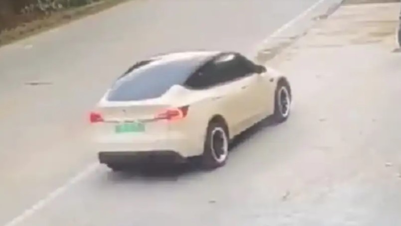 AUTO TESLA