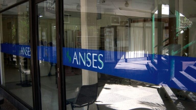 Más de 300 oficinas de Anses atienden consultas y validan créditos a trabajadores este sábado