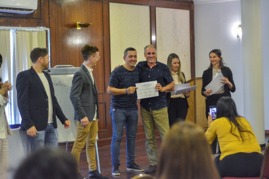 Escuela de Negocios certificados 3 - 1