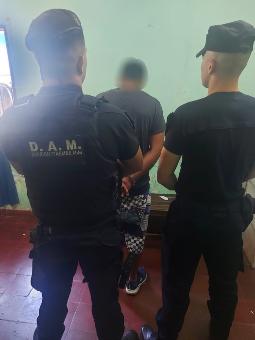 Intentó robar en la casa de un vecino y quiso escapar por los techos: terminó preso