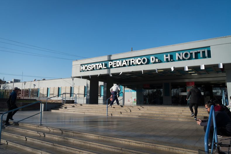 Tragedia en Mendoza: una madre aplastó y mató a su bebé de dos meses mientras lo amamantaba