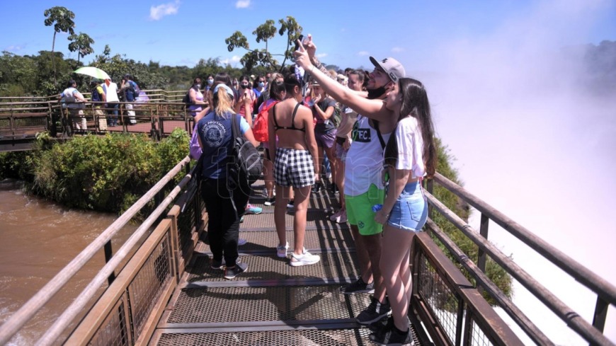 En octubre ingresaron al país 410 mil turistas extranjeros