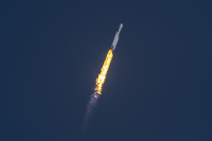 La Russia ha lanciato nello spazio un razzo con un satellite militare