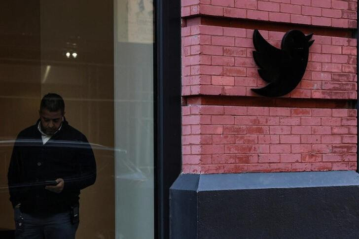 Por el repentino crecimiento de cuentas falsas, renunció la jefa de seguridad de Twitter