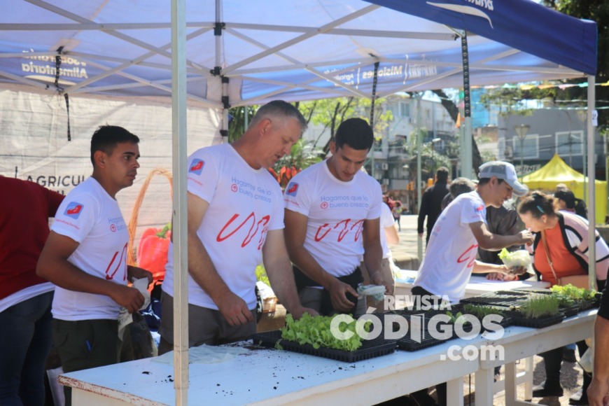 Exitosa “Expo de la Agricultura Familiar” en la plaza San Martín de Posadas