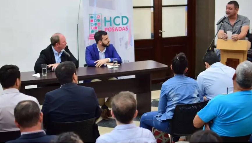 Concejales posadeños estudiarán un nuevo incremento en el servicio de taxis 1 2 - - 1