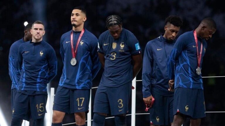 Jugadores de Francia no saludarán a sus hinchas al regresar a París