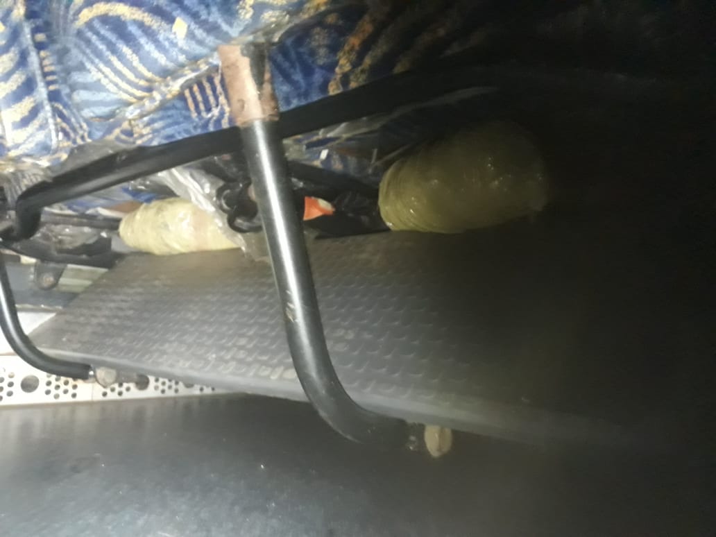 Capioví: encontraron droga oculta dentro de un colectivo de media distancia 4 8 - IMG 20221211 WA0033 - 7
