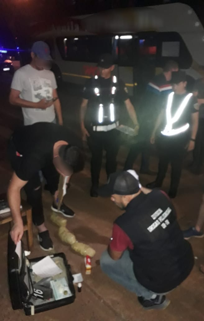 Capioví: encontraron droga oculta dentro de un colectivo de media distancia 2 4 - IMG 20221211 WA0034 - 3