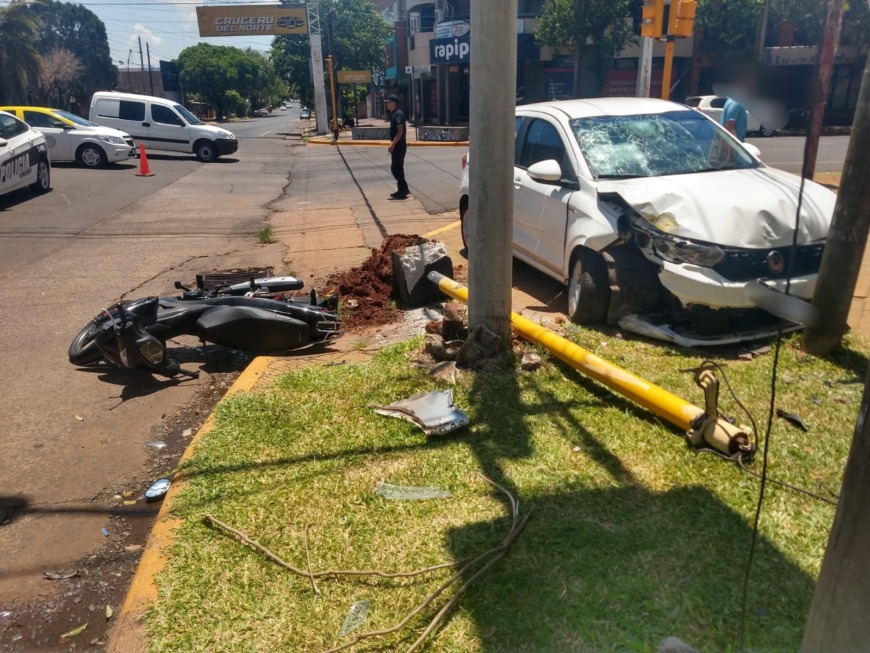 Dos jóvenes resultaron heridos tras un choque a metros del centro posadeño