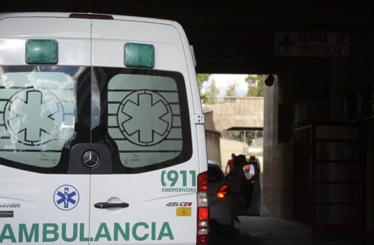 Mendoza: niño murió electrocutado tras abrir la heladera
