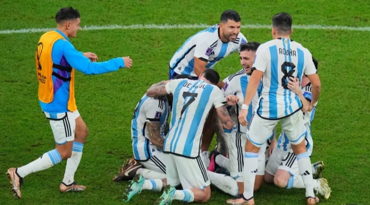 La Selección Argentina regresa este lunes al país tras la consagración en Qatar