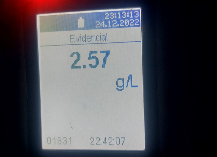 Conducía con 2,57 de alcohol en sangre, chocó a otro auto y terminó detenido