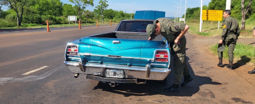 Modificó un coche fúnebre para trasladar marihuana: lo detuvieron en Santa Ana 5 9 - coche funebre con marihuana 1 - 8
