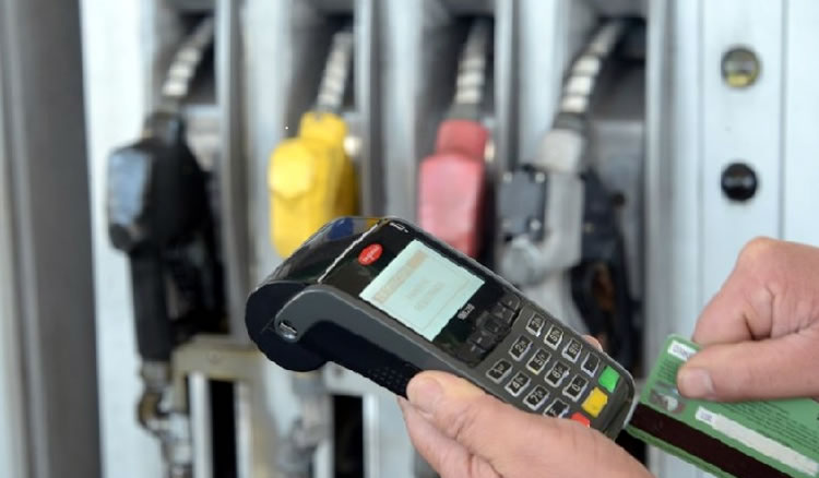 Advierten que estaciones de servicio podrían dejar de tomar pagos con tarjetas de crédito
