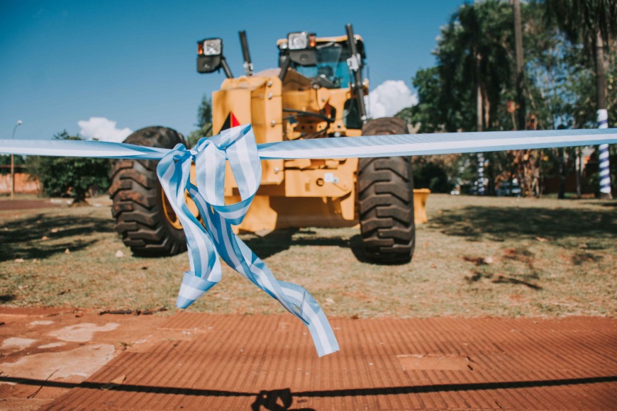 El Gobierno provincial entregó una motoniveladora al municipio de Wanda 6 12 - nueva mquina 6 - 11