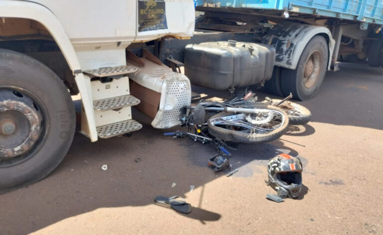 Apóstoles: motociclista quedó gravemente herido tras chocar con un camión