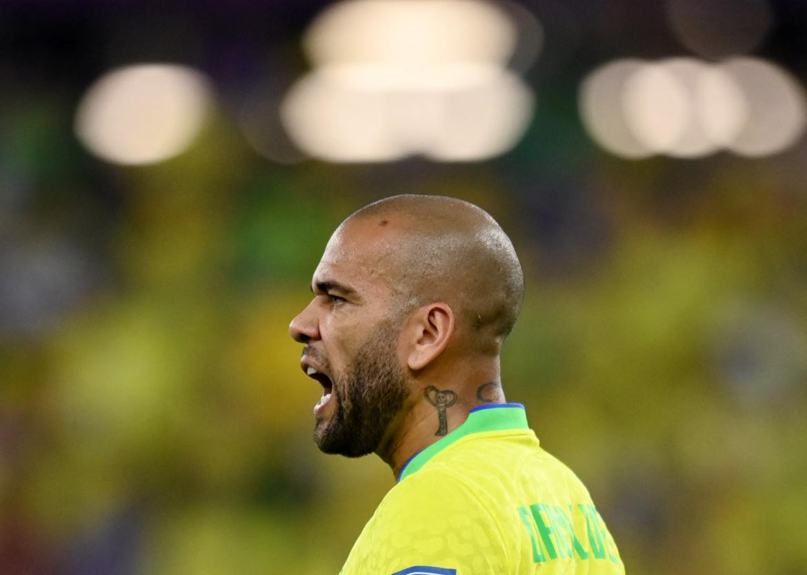 Detuvieron a Dani Alves por presunta agresión sexual a una mujer