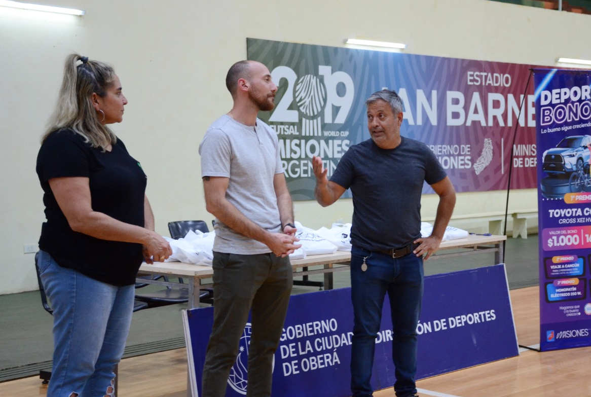 Entidades deportivas obereñas recibieron el Deporbono 6 8 16 - Deporbono Obera 1 - 15