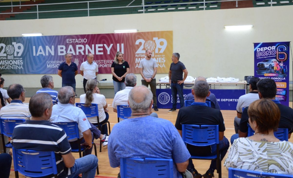 Entidades deportivas obereñas recibieron el Deporbono 6 5 10 - Deporbono Obera 2 - 9