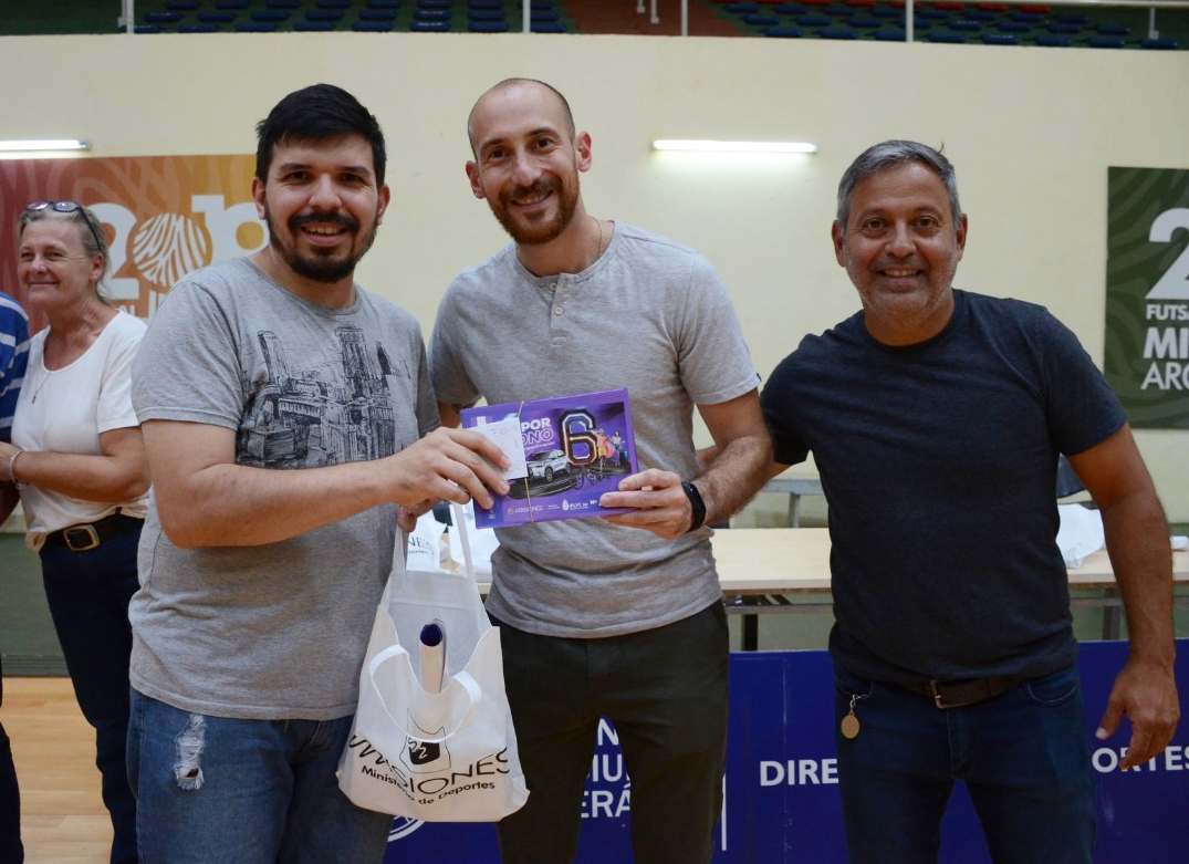 Entidades deportivas obereñas recibieron el Deporbono 6 7 14 - Deporbono Obera 4 - 13