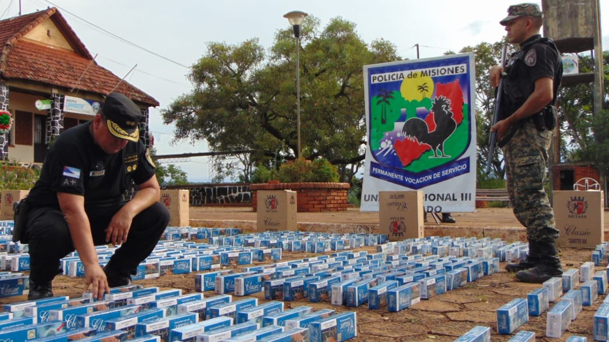 Interceptaron un vehículo robado: trasladaba casi 1.400 gruesas de cigarrillos de contrabando