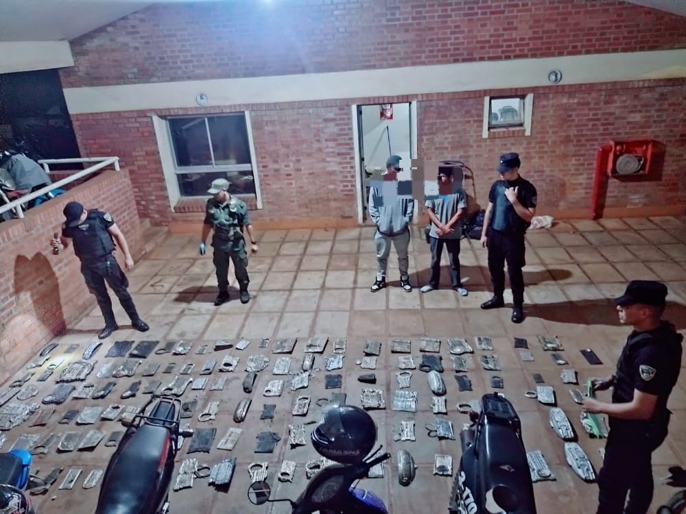 Atraparon a dúo que robó 140 placas de las tumbas del cementerio de Cerro Azul