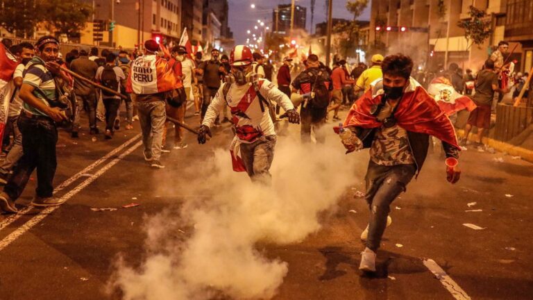 PROTESTAS EN PERU
