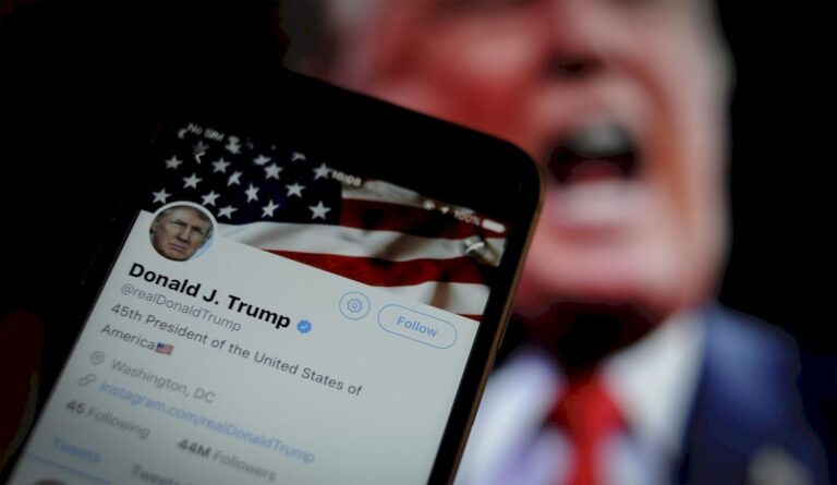 Trump planea retornar al uso de Twitter y a Facebook