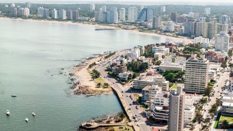 Disminuyó casi un 42% el número de argentinos que quiere vivir en Uruguay