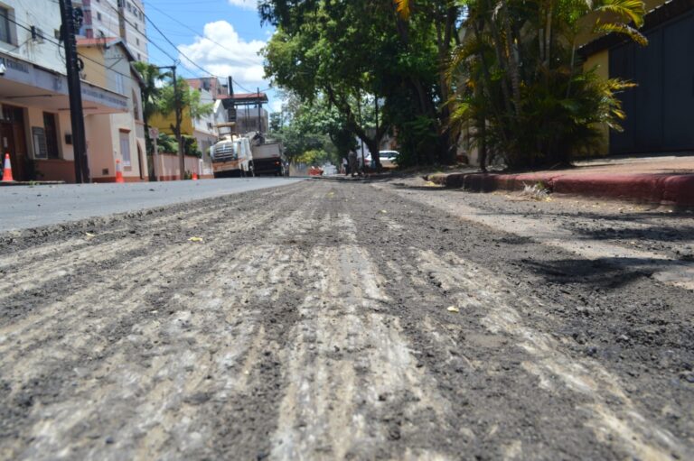 Trabajan en la reparación de la calle Buenos Aires de Posadas