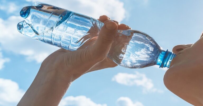 Ante el intenso calor, informan sobre medidas a tener en cuenta para evitar cuadros de deshidratación