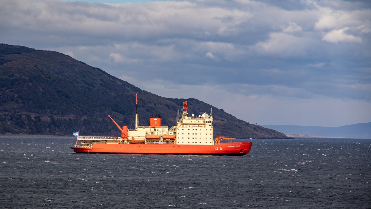 El rompehielos Almirante Irízar volvió a Ushuaia y cumplió la primera etapa