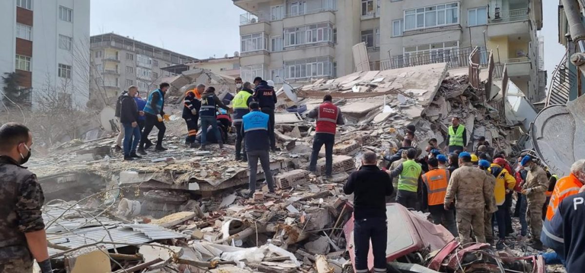 Al menos un muerto y decenas de heridos en un nuevo sismo en Turquía