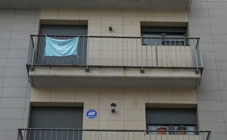 Barcelona: abrió los ojos la gemela sobreviviente que cayó de un tercer piso