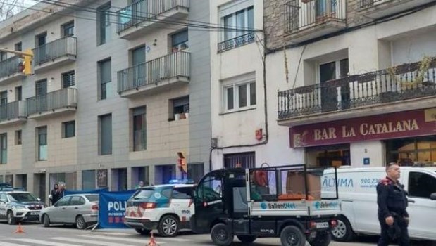 Gemelas argentinas se tiraron desde un tercer piso en Barcelona: una de ellas falleció y la otra está grave