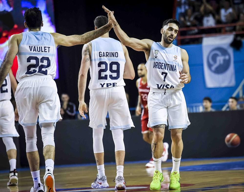 Básquet: Argentina venció a Canadá y quedó a un paso del Mundial