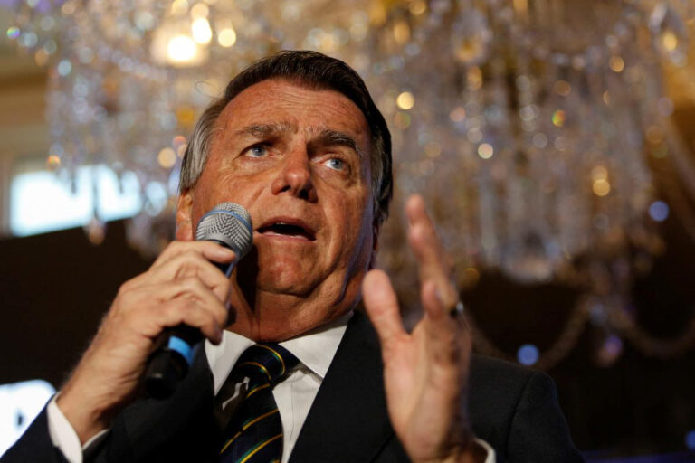 Brasil: Bolsonaro confirmó que vuelve en marzo para "liderar la derecha"