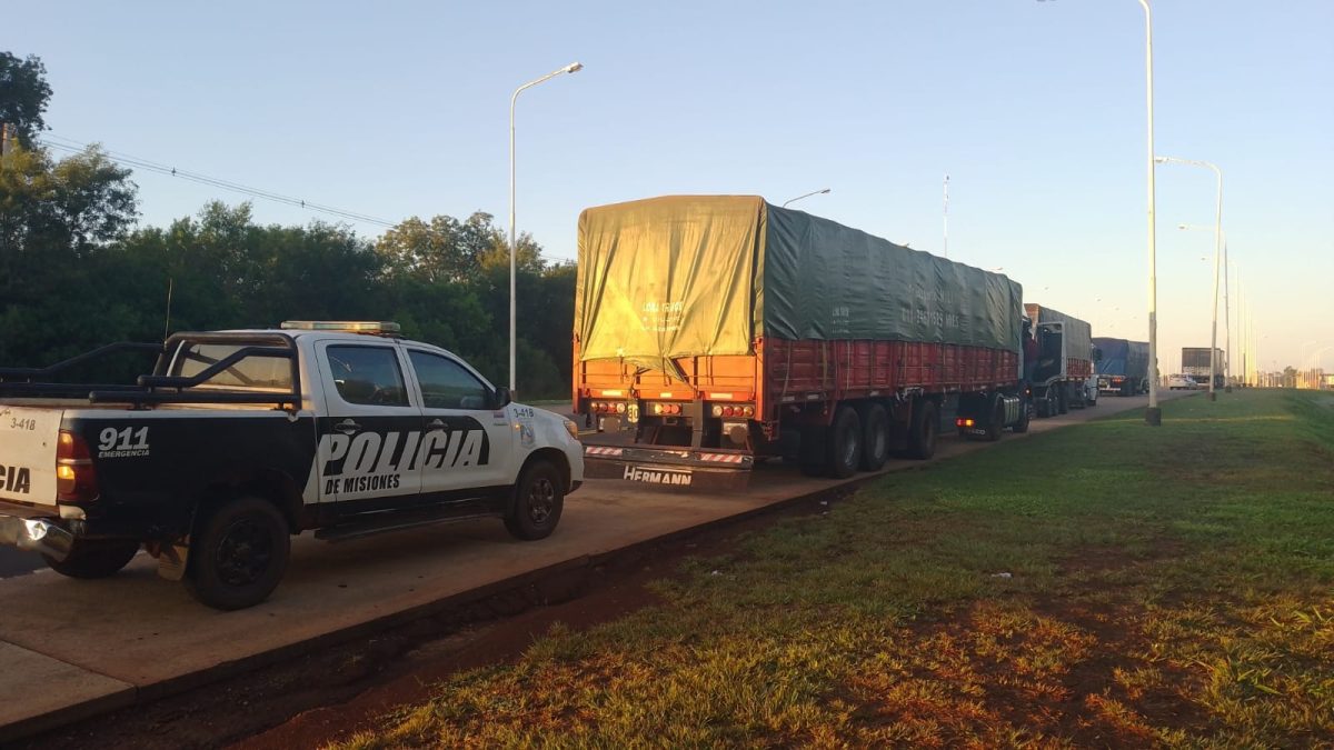 Interceptaron camiones cargados con toneladas 1