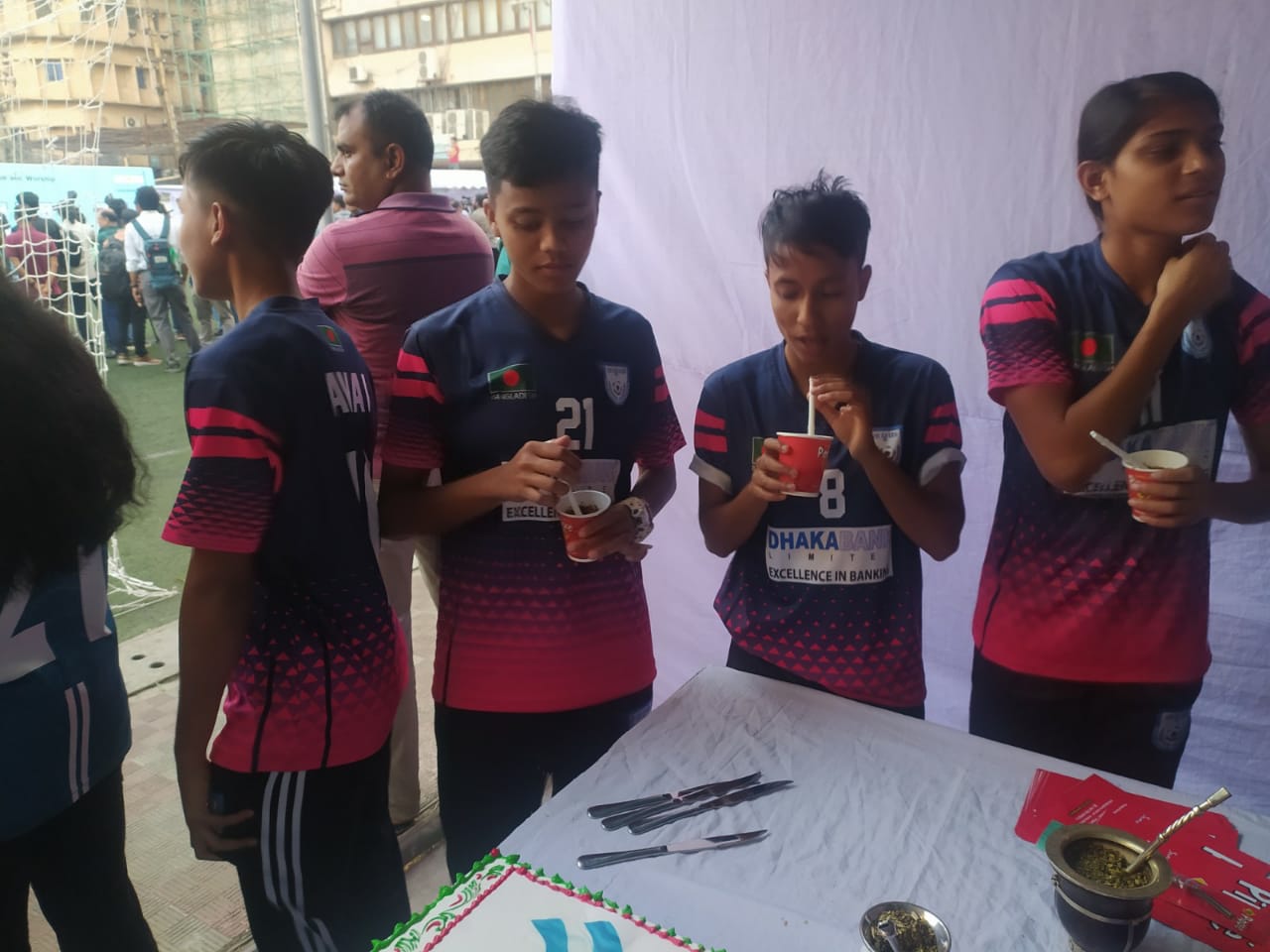 La yerba mate desembarcó en Bangladesh y generó gran aceptación en los jóvenes