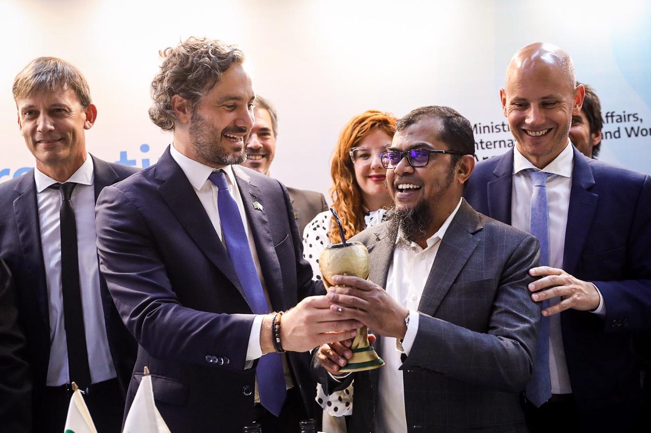 La yerba mate desembarcó en Bangladesh y generó gran aceptación en los jóvenes
