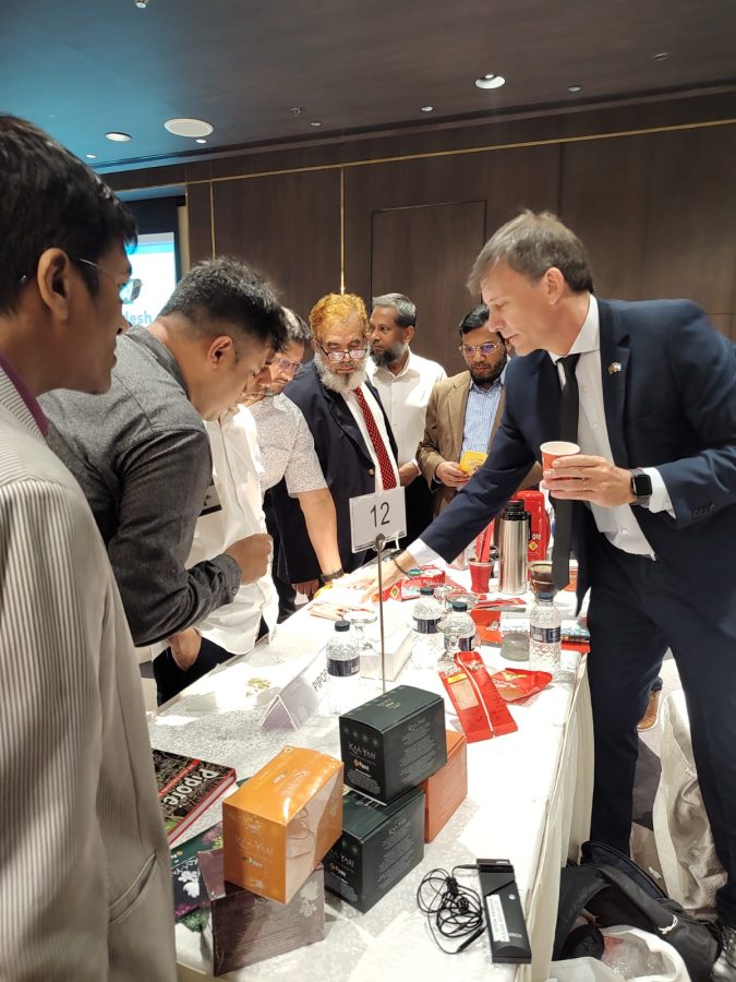 La yerba mate desembarcó en Bangladesh y generó gran aceptación en los jóvenes