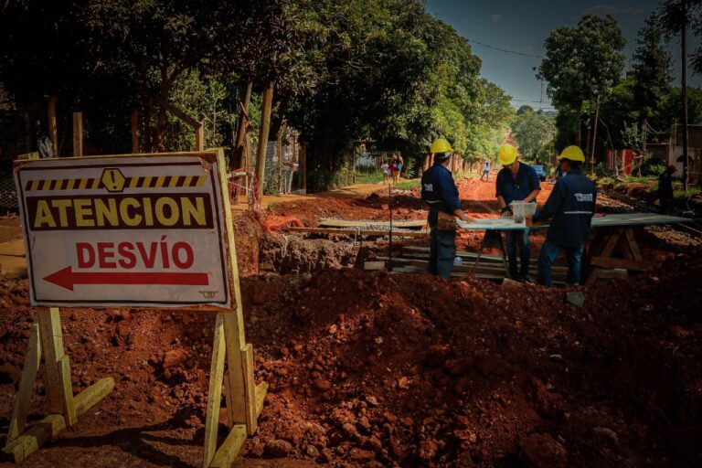 Vialidad Provincial avanza con trabajos de saneamiento en el barrio San Onofre de Posadas