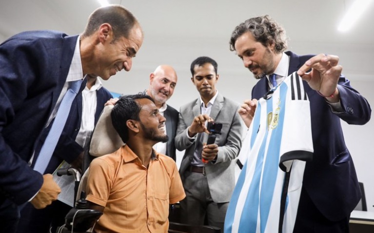 Tras el furor por la Selección en el Mundial, se inauguró la embajada argentina en Bangladesh