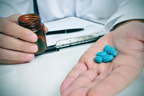Pidió ibuprofeno para su hijo y le dieron Viagra: el menor terminó internado