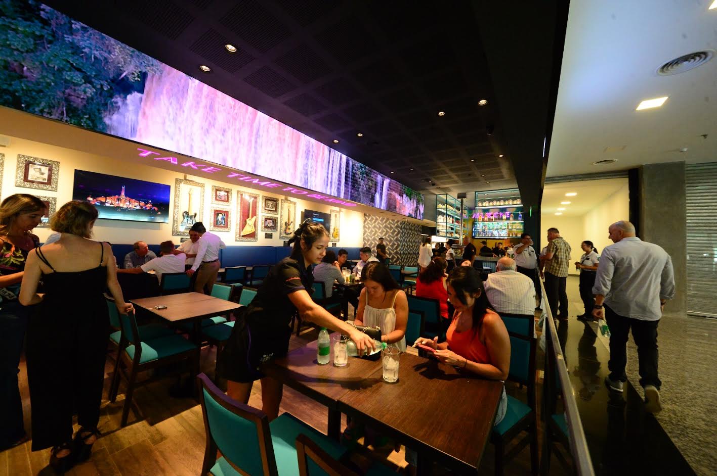 Abrió sus puertas el Hard Rock Café de Puerto Iguazú 1 1 - Abrió 1