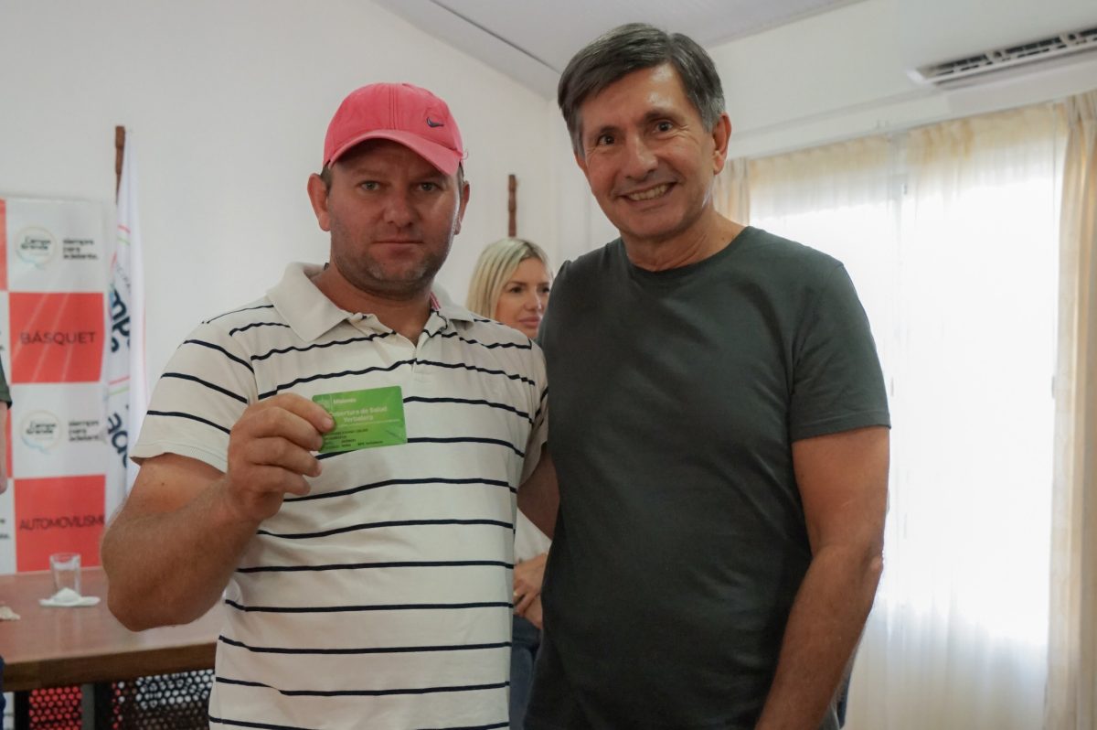 Pequeños productores de Campo Grande recibieron sus carnets para la cobertura de salud